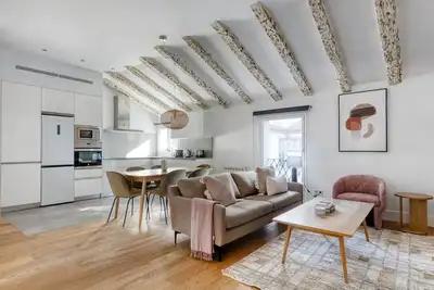 Image de Amazing Salamanca 3br Penthouse, by Blueground