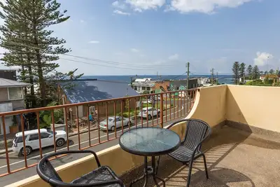 Image de Pet friendly Seaview Apartment in the heart of Coledale village. 100m to Beach