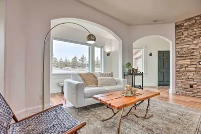 Image de Beautiful Ranch Home w/ Cascade Mountain View
