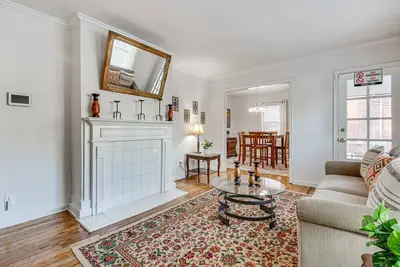 Image de Cozy Atlanta Abode Near Theme Parks, Golf & Shops