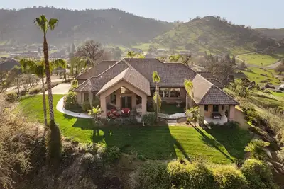 Image de Springville's The View Luxury Hilltop Home!