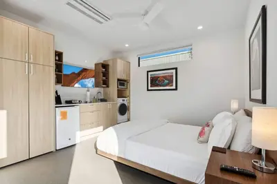 Refreshing 2-bedroom Container - 80 Walkscore!