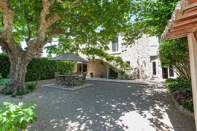 Image de Mas des Trois Rocs, Meublé de Tourisme 4*, entre Alpilles et Lubéron