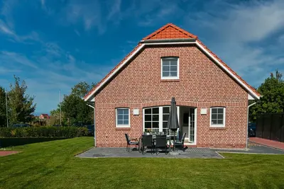 Image de 100sqm vacation home with infrared cabin, fireplace, garden & covered terrace