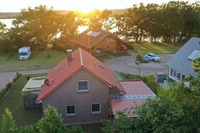 Image de Hochwertiges Ferienhaus am See