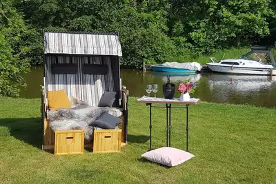 Image de Familienfreundliche Erdgeschosswohnung mit Großzügigem Garten und Wasserzugang