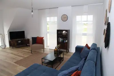 Image de Gemütliche Obergeschosswohnung mit Balkon in Zweiter Reihe zum Wasser