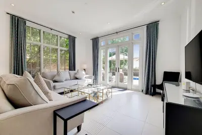 Image de Modern 3 Bed Villa | Private Pool | Luxury Retreat I  Whispering Pines