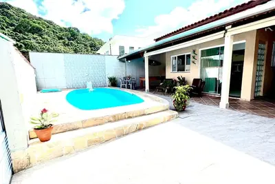 Image de House with swimming pool, barbecue and billiards 500 m from the beach.