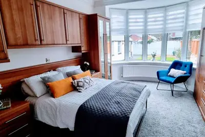 Image de Oasis with parking Short walk to Pleasure Beach Prom