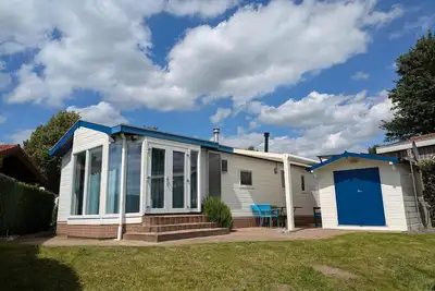 Image de Enjoy a wonderful stay by the water.