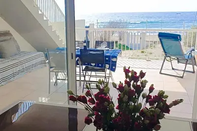 Image de Appartement Rez De Jardin Dans Villa /  Acces Direct Plage