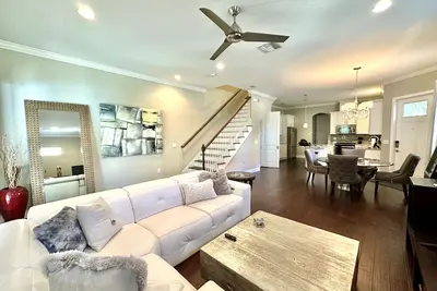 Image de New! Heart of South Tampa Townhome 3bd/2. 5ba Tesla Charger