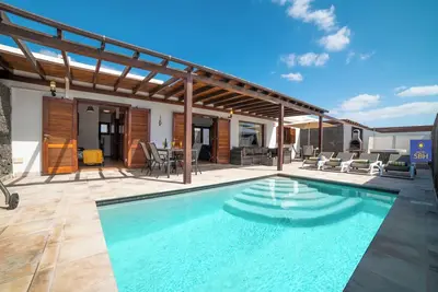 Image de Private Pool (Fence Available) close to Marina Rubicon - with Air Conditioning