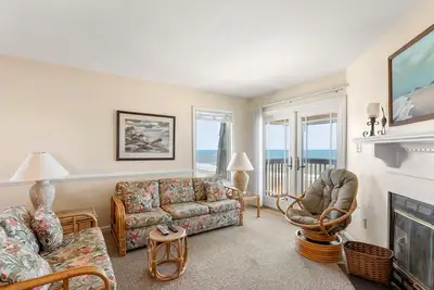 Image de Golden Strand Unit C3: Oceanfront | Shared Pool