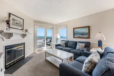 Image de Golden Strand Unit J2: Oceanfront | Shared Pool