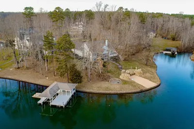 Image de Lake Anna Waterfront Oasis w/ firepit, boat dock, dog friendly