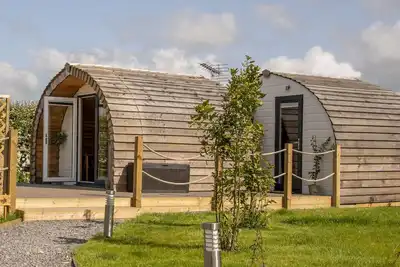 Image de A luxurious pod with hot tub in Yorkshire close to many tourist attractions.