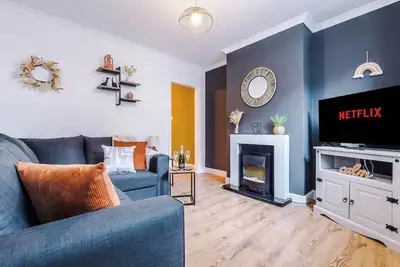 Image de New! Stylish home, city centre location, sleeps 6!