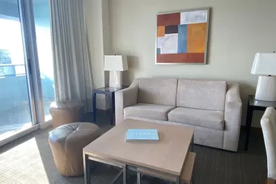 Image de Amazing 2/2/1 at the Aka Residences