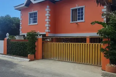 Image de Modern studio apartment which caters to your every need