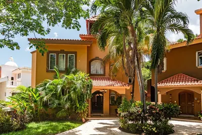 Image de New Listing! ! Super Price 4 Bdrm quiet  villa! 3 Min from the beach! ! !