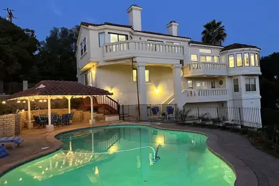 Image de Beautiful Tuscany Villa with pool & a view!