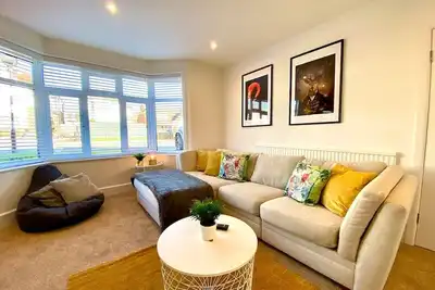 Image de Spacious 3 Bedroom Poole House