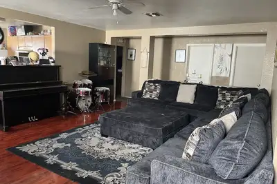 Image de Beautiful home only 6 miles away from Westgate and the new stadium