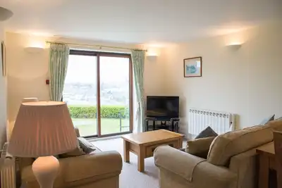 Image de Turner (2 Bedrooms)-Appartement-Vue sur la rivière-de Luxe-Sdb privée avec ba. . .