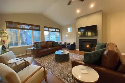 Image de Modern Luxury | Steps to Brady St