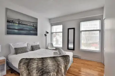 Image de #138 Beautiful & Bright Apt in Downtown