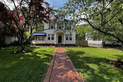 Image de Newly renovated historic Annapolis house. walking distance to navy stadium, Dta