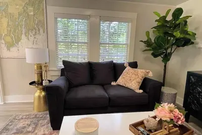 Image de Spacious 1 Bedroom Cottage Close to Everything 1