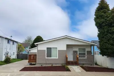 Image de Coastal Retreat with dune access!