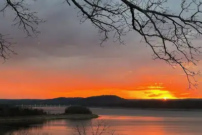 Image de Lake Therapy- Best views of Bull Shoals Lake/White River area!