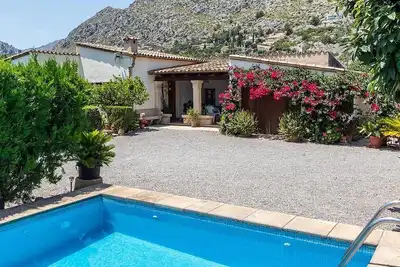 Image de Traditional Mallorcan Villa, Private Pool & Mountain Views in La Font Area, 5mins drive to Pollenca!