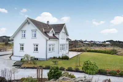 Image de Belle maison à Bekkjarvik avec WiFi