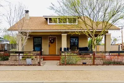 Image de 1915 Historic Château in the heart of Downtown Phoenix and Roosevelt Row.