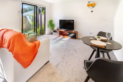 Image de 1 Bedroom Gem with Hagley Park at your Doorstep