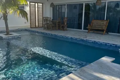 Image de Luxueuse villa à 10 minutes de la plage!