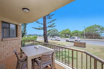 Image de Absolute Beach Front Apartment