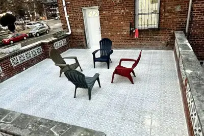 Image de Elegant Cozy Spacious Home near train with parking