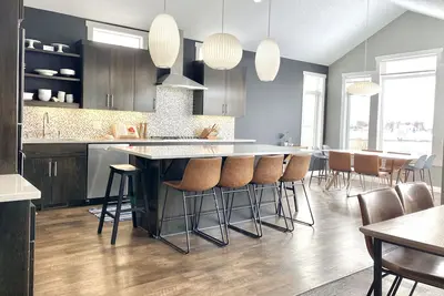 Image de Private, Spacious, Modern Home in Blaine — w/ Pool Table, Sleeps 13+