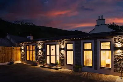 Ballachrink Lodge -  a holiday cottage that sleeps 4 guests  in 2 bedrooms