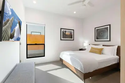 Spch08 - Eco-Friendly 1-bedroom Container - 80 Walkscore!