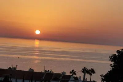 Image de Sublime 2 bedroom/ 2 bathroom apartment fully furnished and proximity to the sea