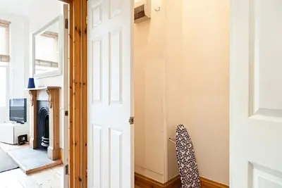 Image de Spacious 1 bedroom Apt for 5 - Central, Free Wifi