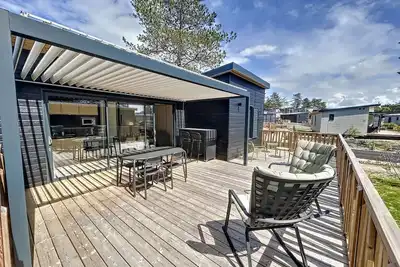 Image de Chalet 4 pers avec piscine chauffée, terrasse privative, à 2 pas de la plage et commerces