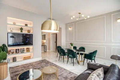 Image de Designer Family Home - 6 Ac / Wifi / Heating / Elevator